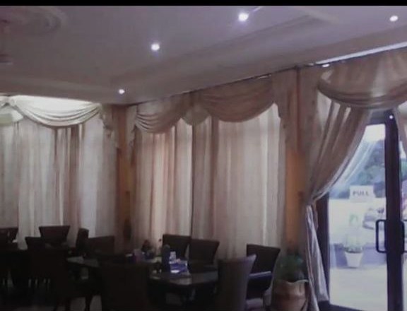 Swagged Bay — Swag valance — restaurant